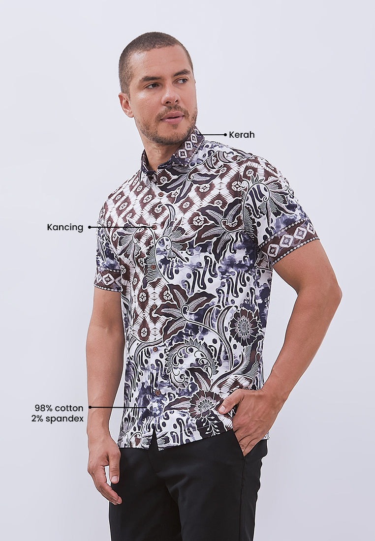 MANZONE - Kemeja Batik Lengan Pendek Pria Barata Comfort Fit - Brown