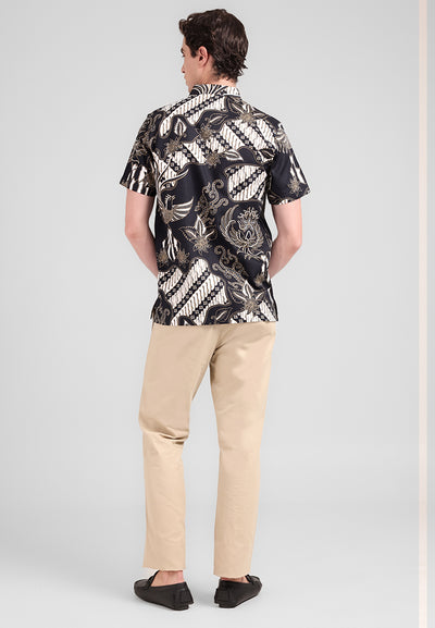 MANZONE - Kemeja Batik Lengan Pendek Pria Astagira Modern Fit - Black