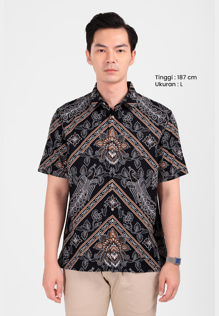 MANZONE - Kemeja Batik Lengan Pendek Pria Sayaka 6 Comfort Fit - Black