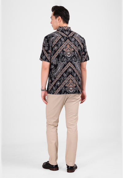 MANZONE - Kemeja Batik Lengan Pendek Pria Sayaka 6 Comfort Fit - Black