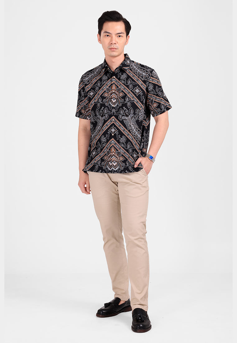 MANZONE - Kemeja Batik Lengan Pendek Pria Sayaka 6 Comfort Fit - Black