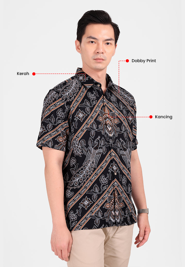 MANZONE - Kemeja Batik Lengan Pendek Pria Sayaka 6 Comfort Fit - Black