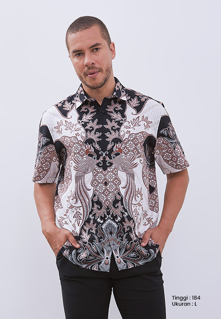 MANZONE - Kemeja Batik Lengan Pendek Pria Gajahmada Comfort Fit - Black
