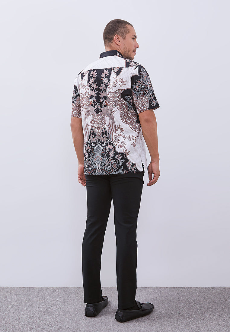 MANZONE - Kemeja Batik Lengan Pendek Pria Gajahmada Comfort Fit - Black