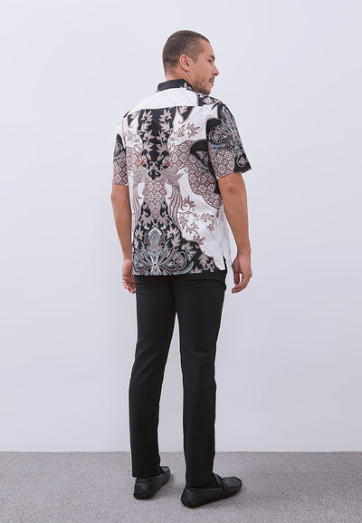 MANZONE - Kemeja Batik Lengan Pendek Pria Gajahmada Comfort Fit - Black