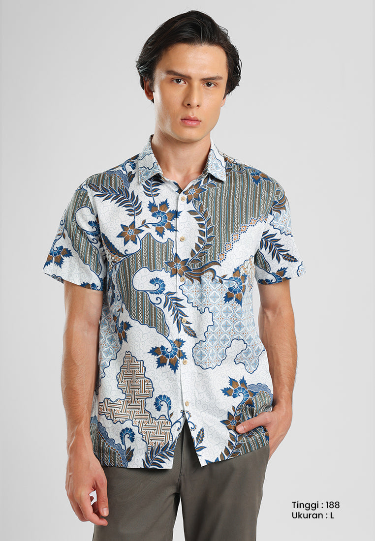 MANZONE - Kemeja Batik Lengan Pendek Pria Darajati 03 Modern Fit - Light Brown