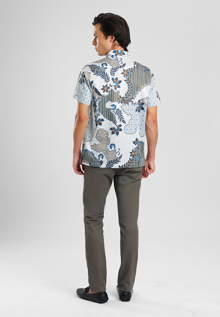 MANZONE - Kemeja Batik Lengan Pendek Pria Darajati 03 Modern Fit - Light Brown