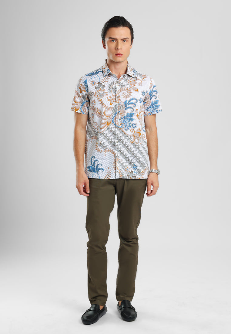 MANZONE - Kemeja Batik Lengan Pendek Pria Garang Modern Fit - Light Brown