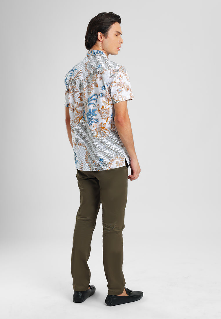 MANZONE - Kemeja Batik Lengan Pendek Pria Garang Modern Fit - Light Brown