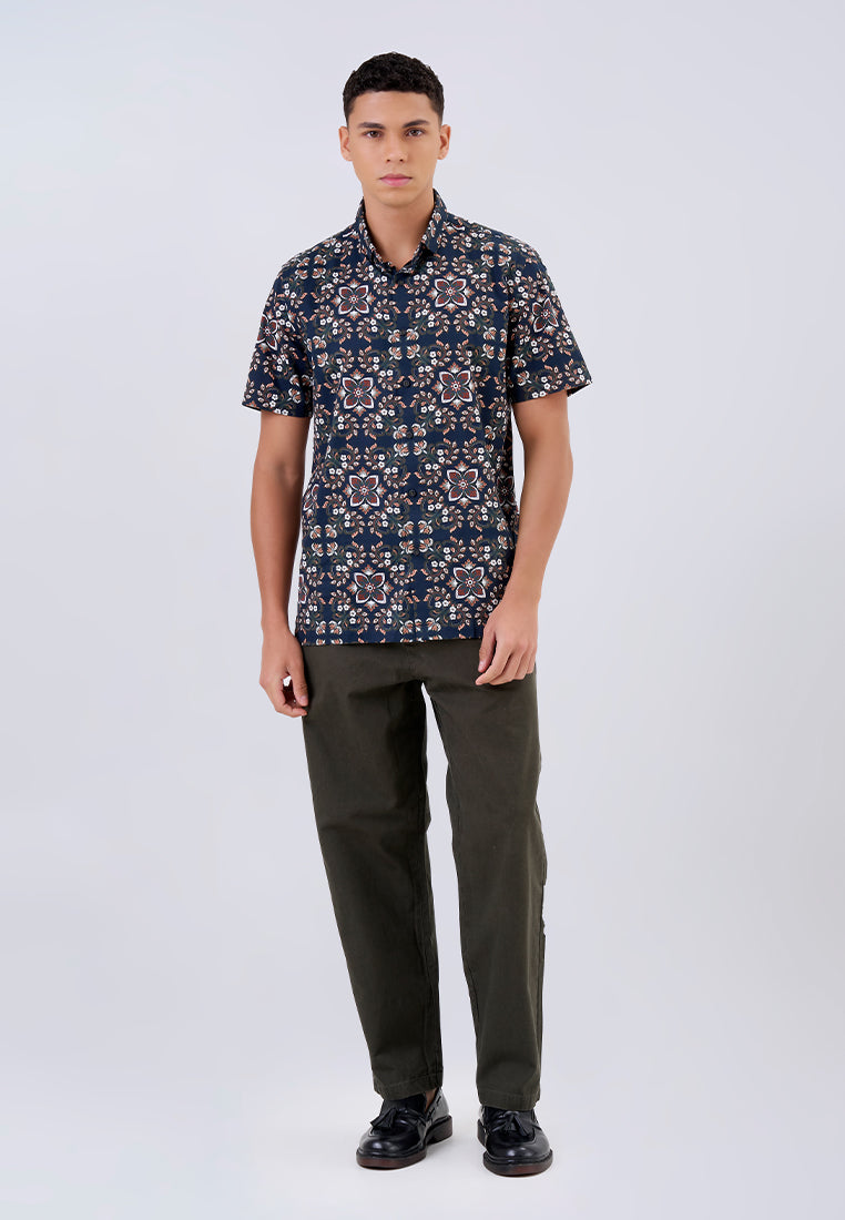MANZONE - Kemeja Batik Lengan Pendek Pria Karaka 3 Modern Fit - Dark Green