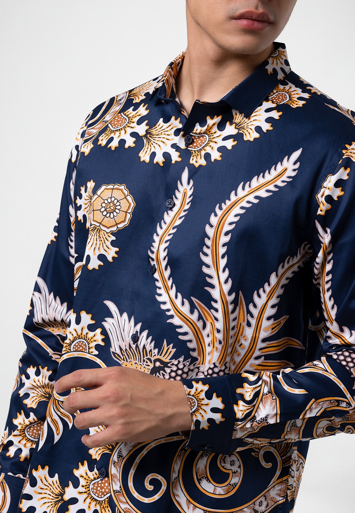 MANZONE Kemeja Batik Pria Lengan Panjang ARZAPATI - NAVY