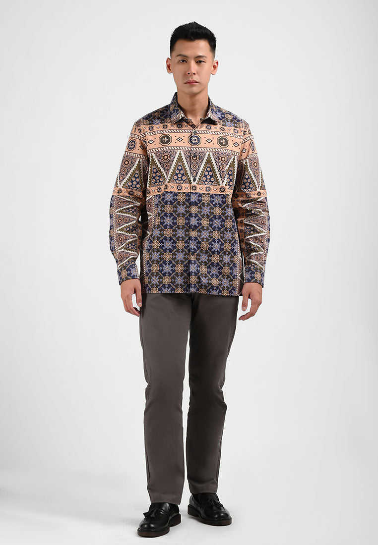 Manzone Kemeja Batik Lengan Panjang Pria GHAWANTA  - BROWN